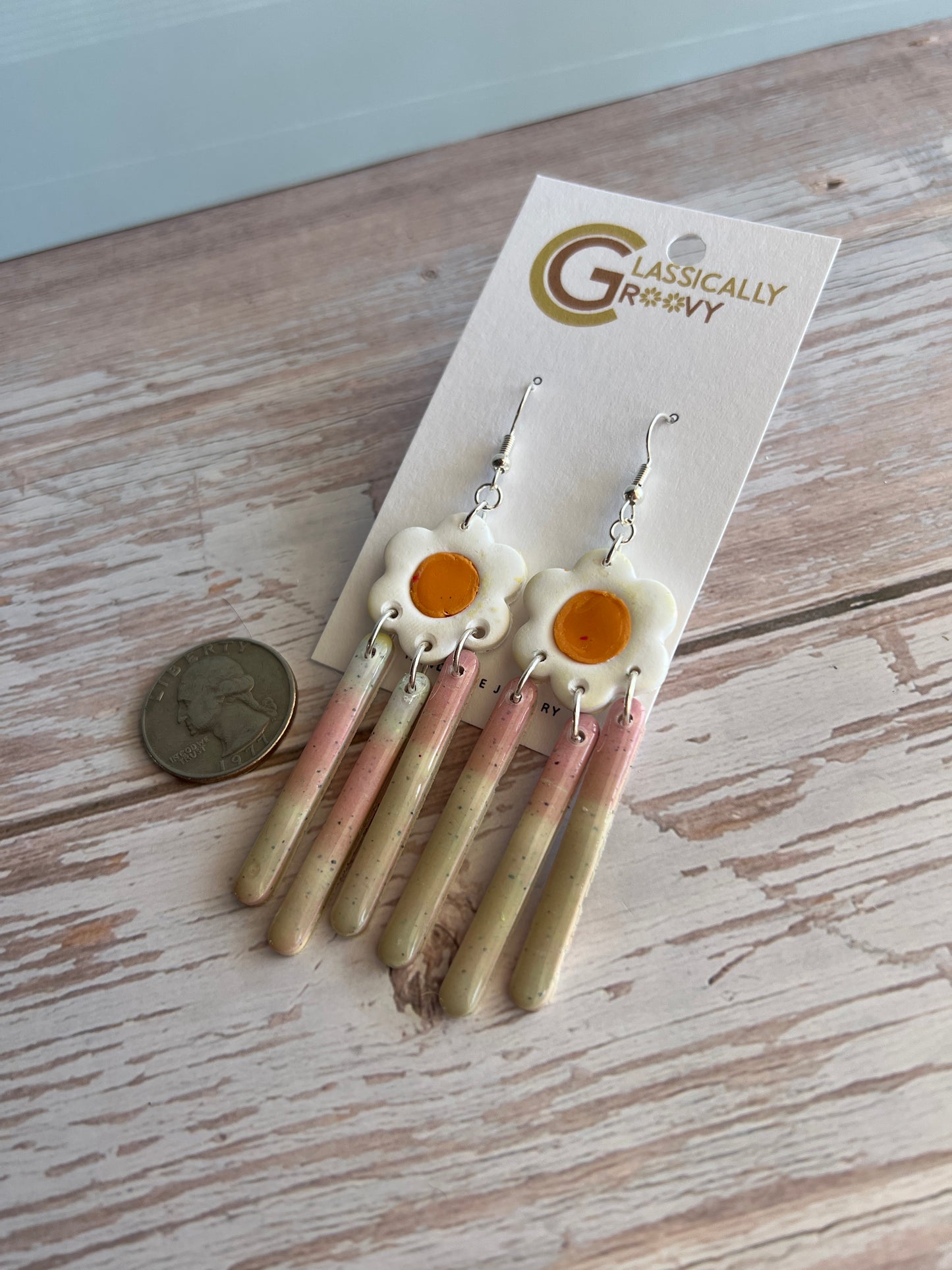 Groovy Daisy Dangle Earrings