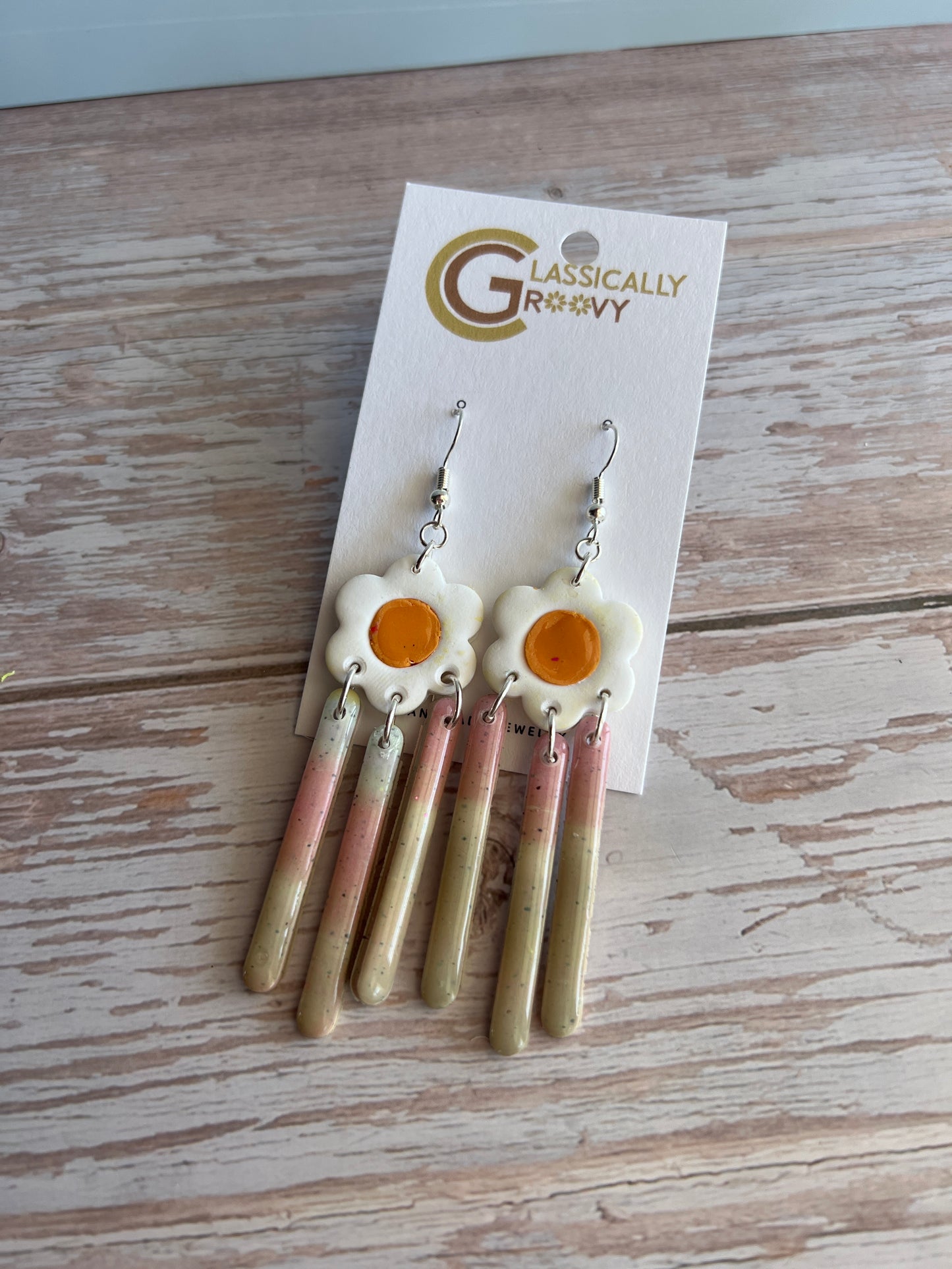Groovy Daisy Dangle Earrings